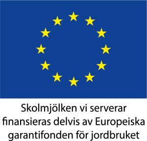 En bild med euopeiska unionens logga samt en text som säger "Skolmjölken vi serverar finansieras delvis av Europeiska garantifonden för jordbruket"